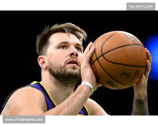 里夫斯复出替补贡献15分，自称不想念东契奇言论引关注